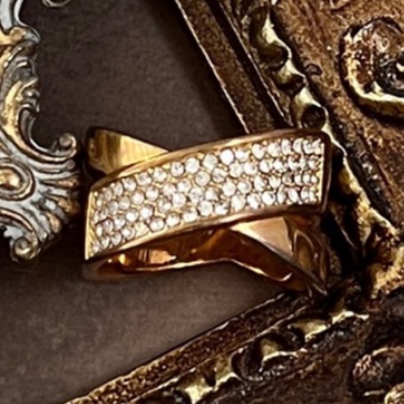 MICHAEL KORS • Gold Brilliance Crossover Ring - Picture 7 of 7